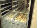 孵卵器内部（ハッチャー） 写真提供：（独）家畜改良センター 孵卵器：株式会社昭和
